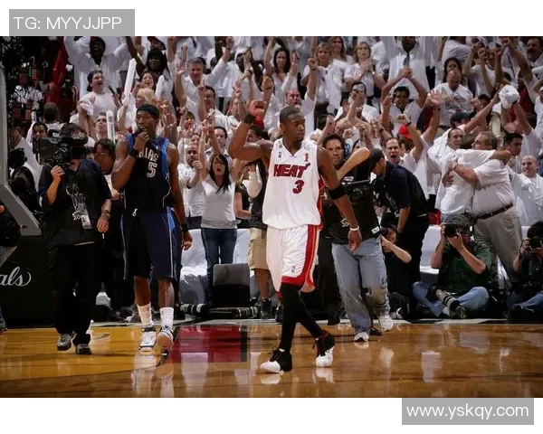 湖人对热火精彩回放12月11日比赛全程回顾与分析